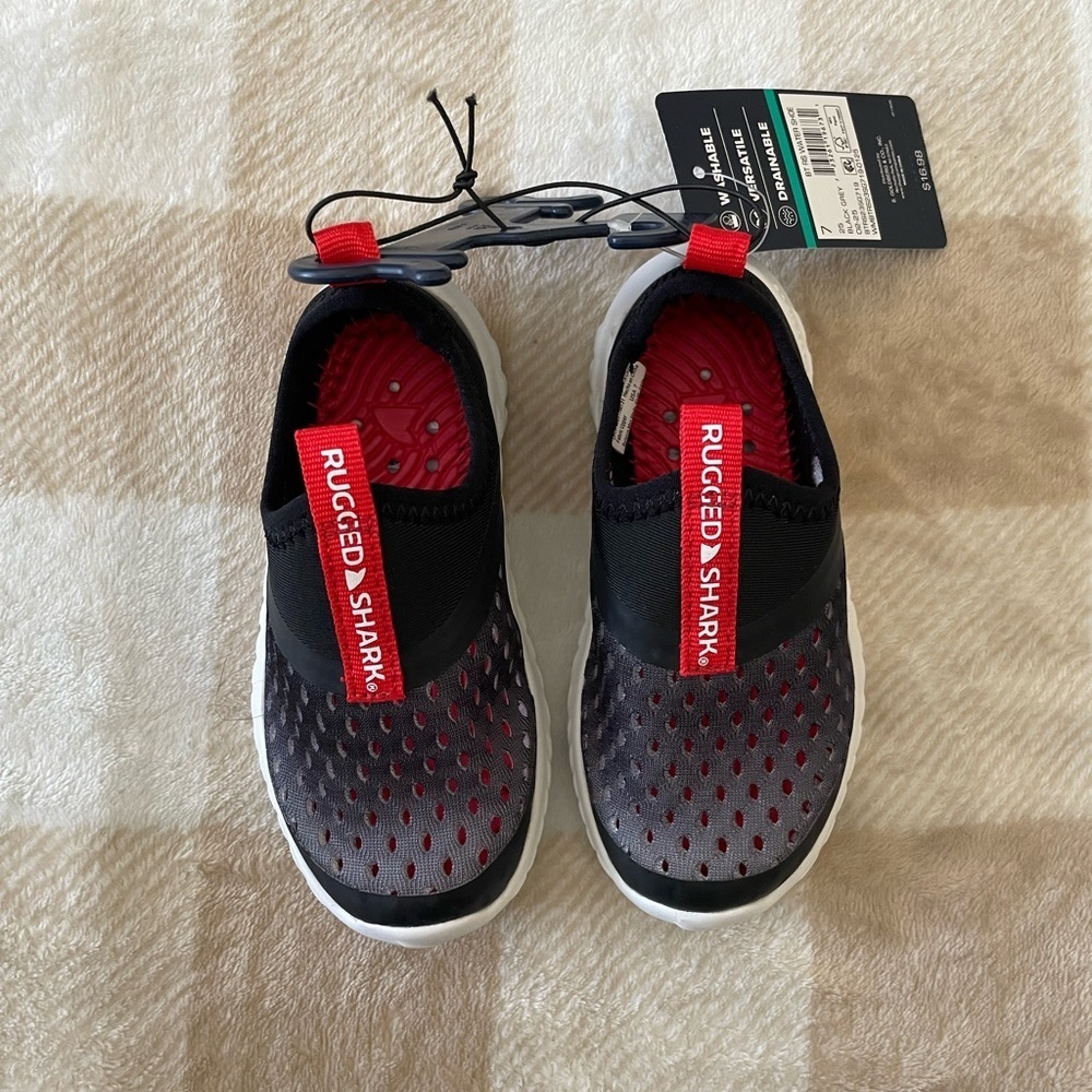Kids Black and Red Slip-On Water Shoes NWT - Picture 2 of 7